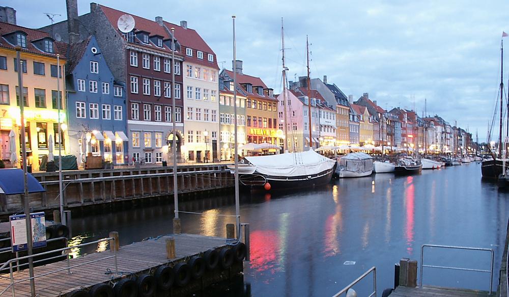 Lej en billig flyttebil i København